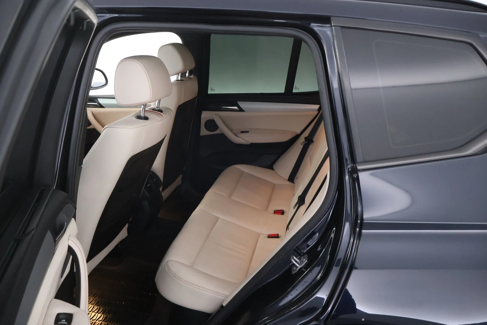 Car Image - b4XYh5lutptVZL0xpKLvK