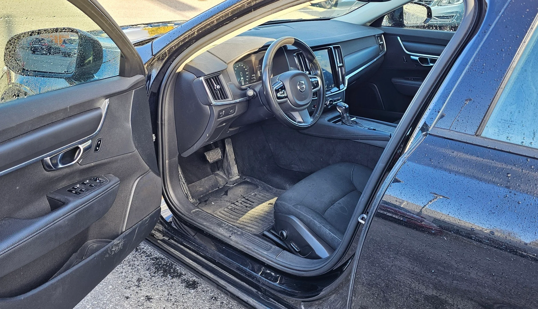 Car Image - 458ec2cBQikQRwIaNqQ32M