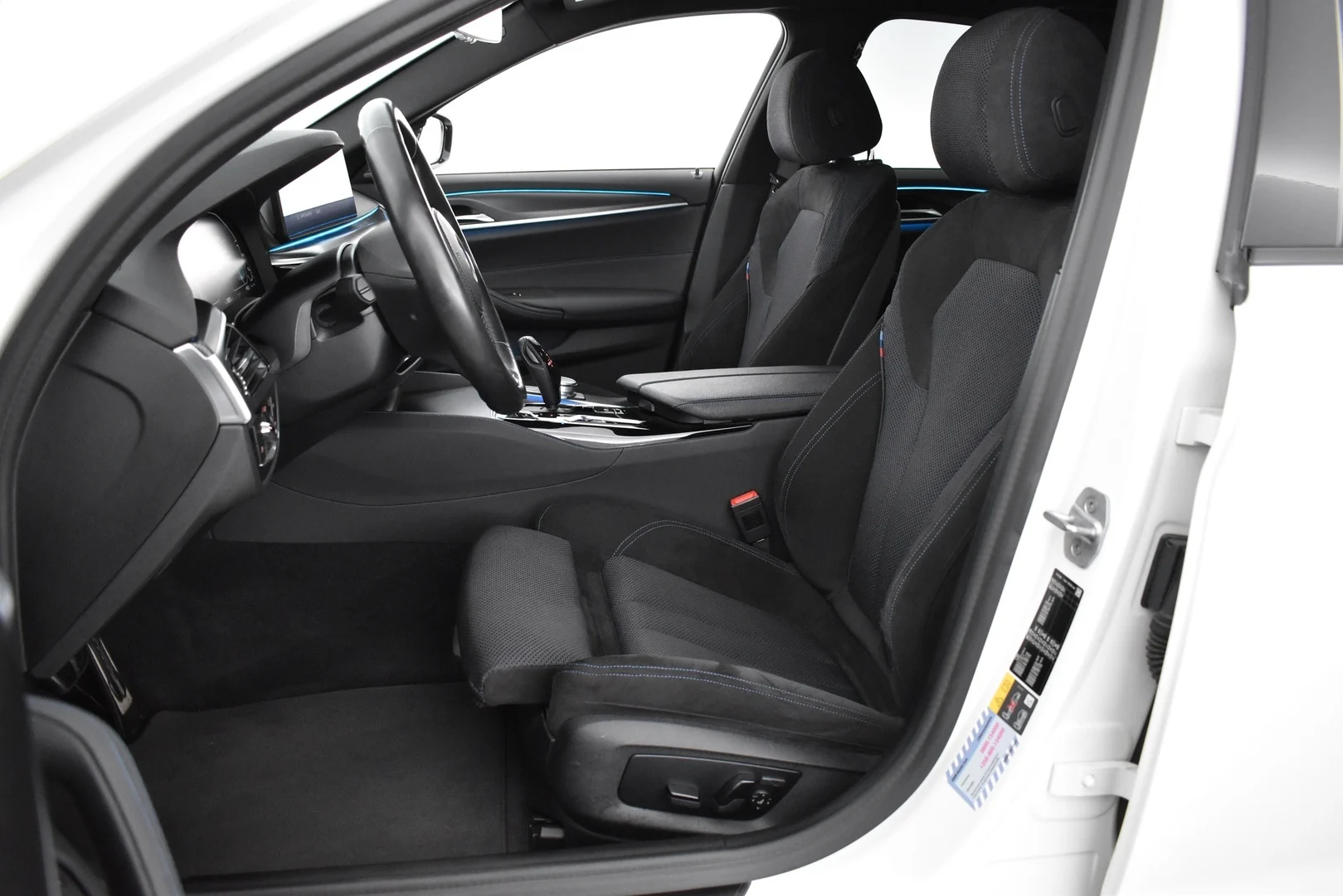 Car Image - 1bL54d2SsyKRwgtlSB8zNJ