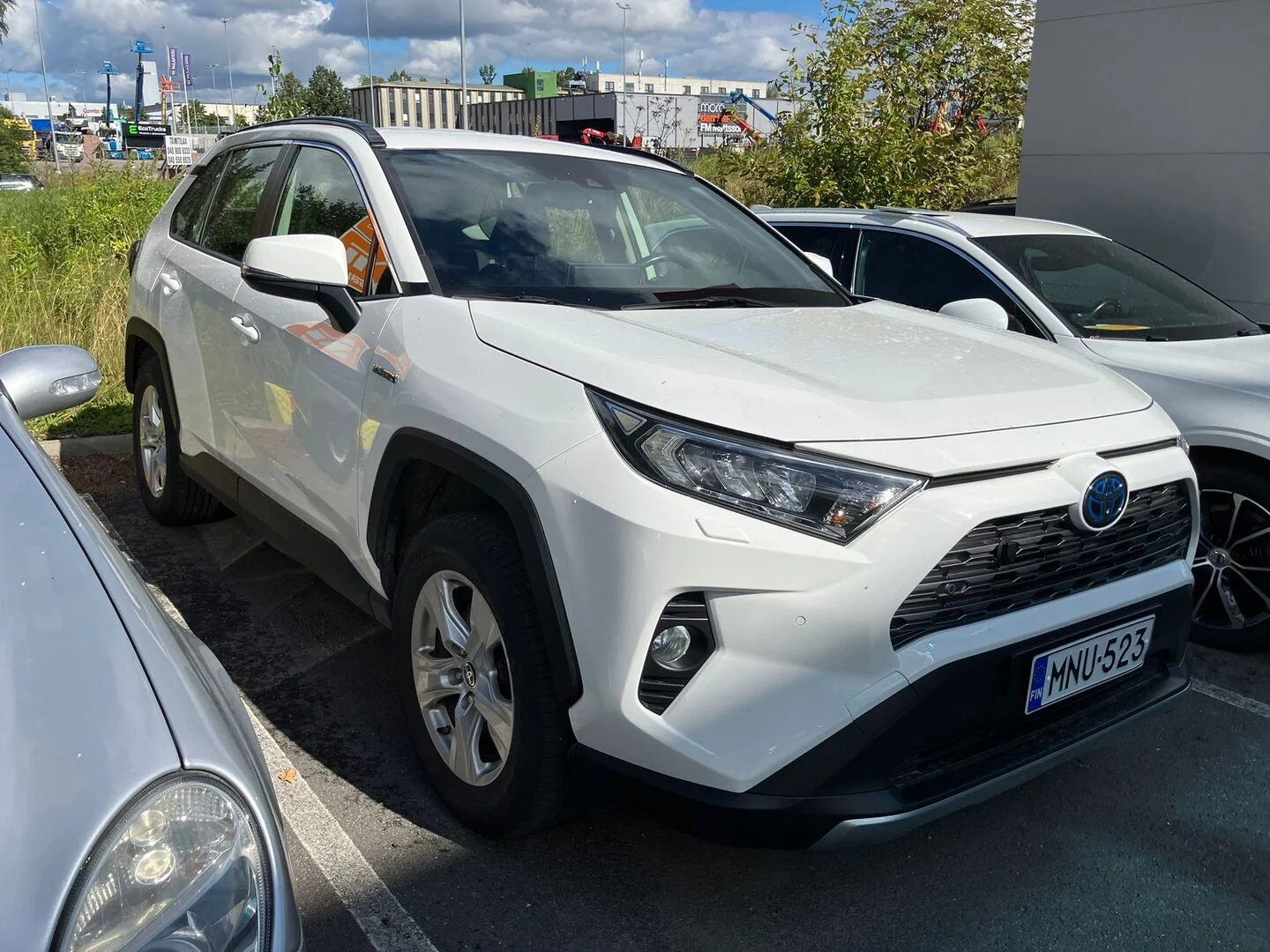 Car Image - 1URslV15dn1lADwKptylGb