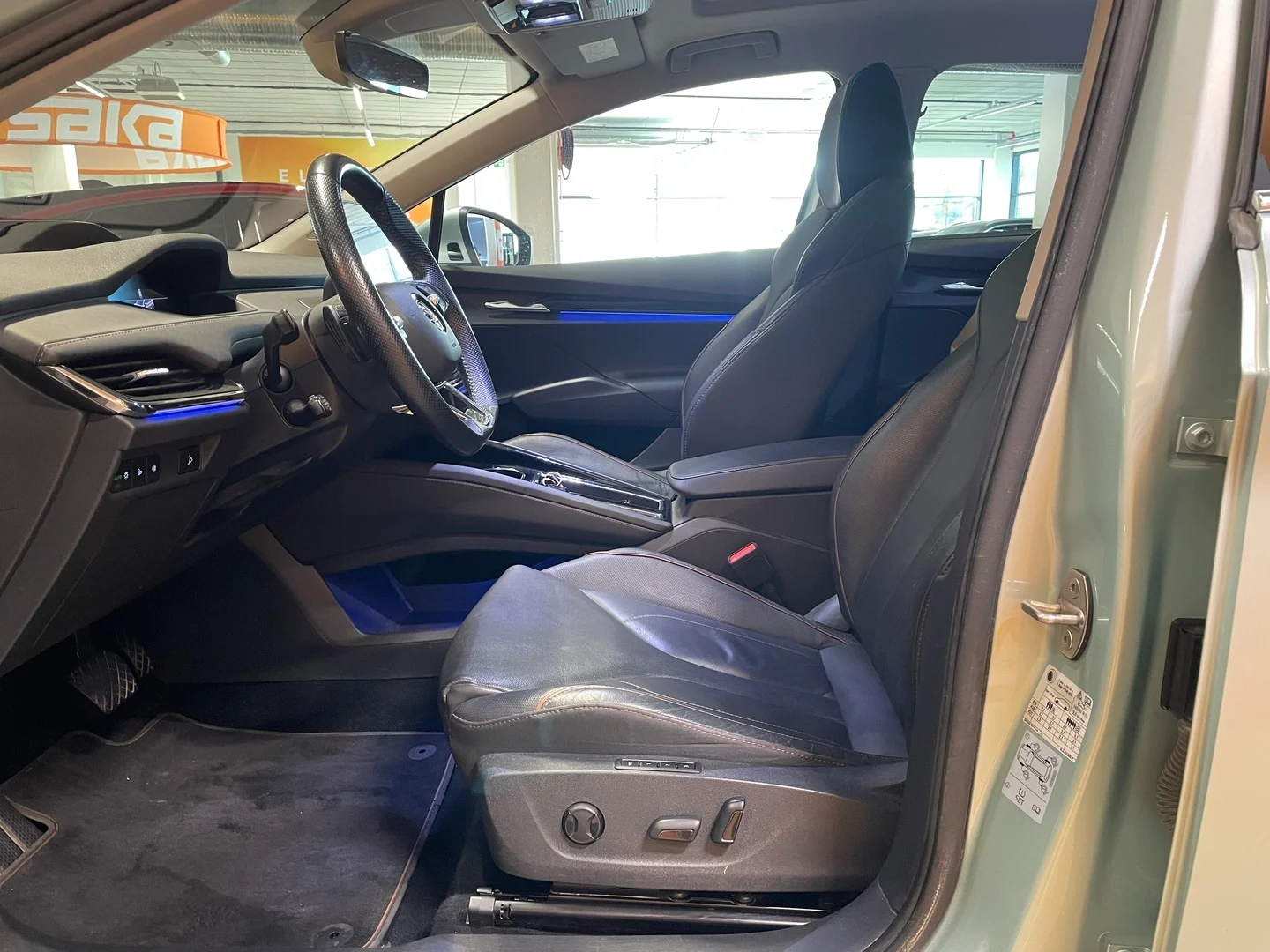 Car Image - 1SBztb8crpckwVabb4G1LU
