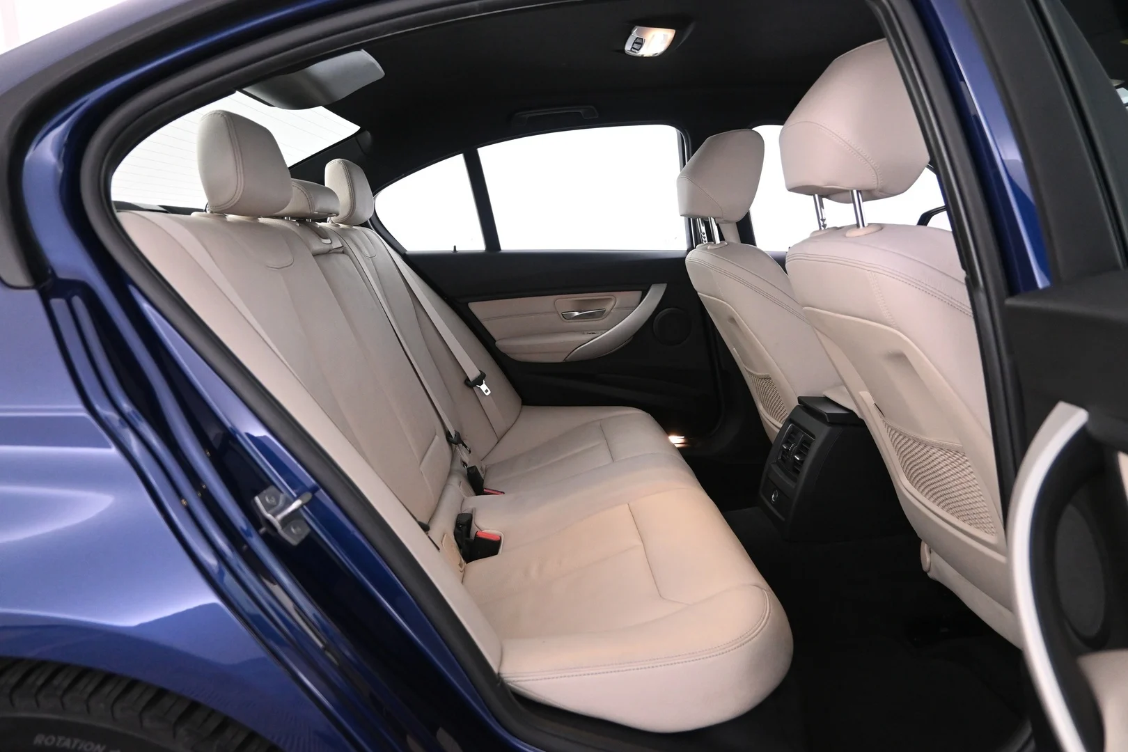 Car Image - s3kNoGWtHg8nOud5ZdliT