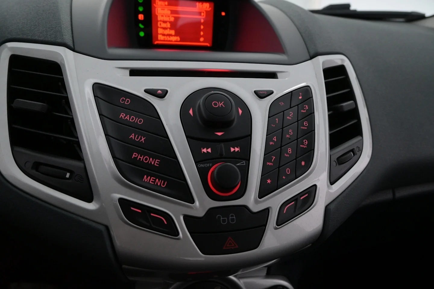 Car Image - 2dXOcY0tPDx7JM2zI5IndW