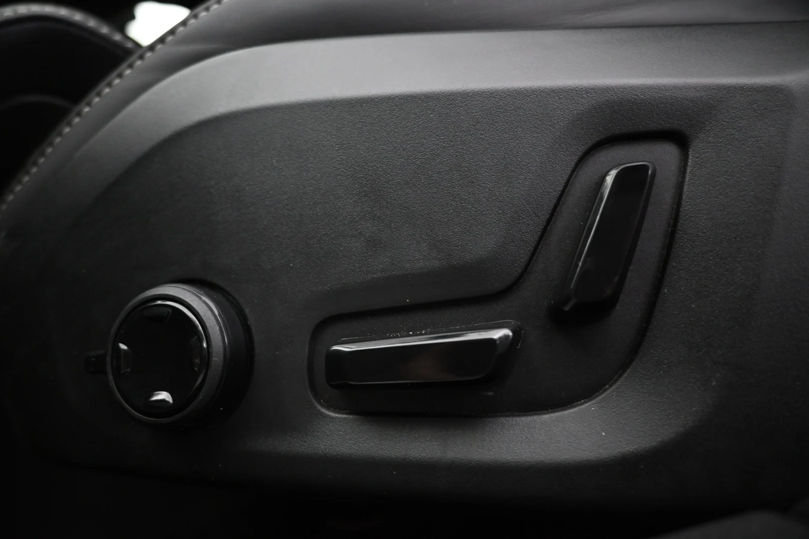 Car Image - 7LQbCFfRrgfF3mu5ebJBhX