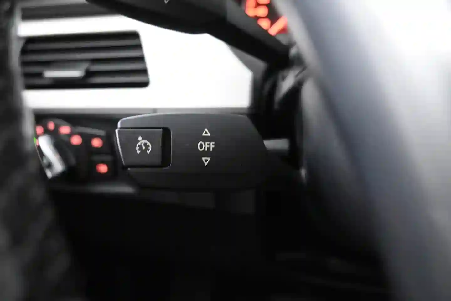 Car Image - 3PxLrYTDVwrmKaGubjnF9d