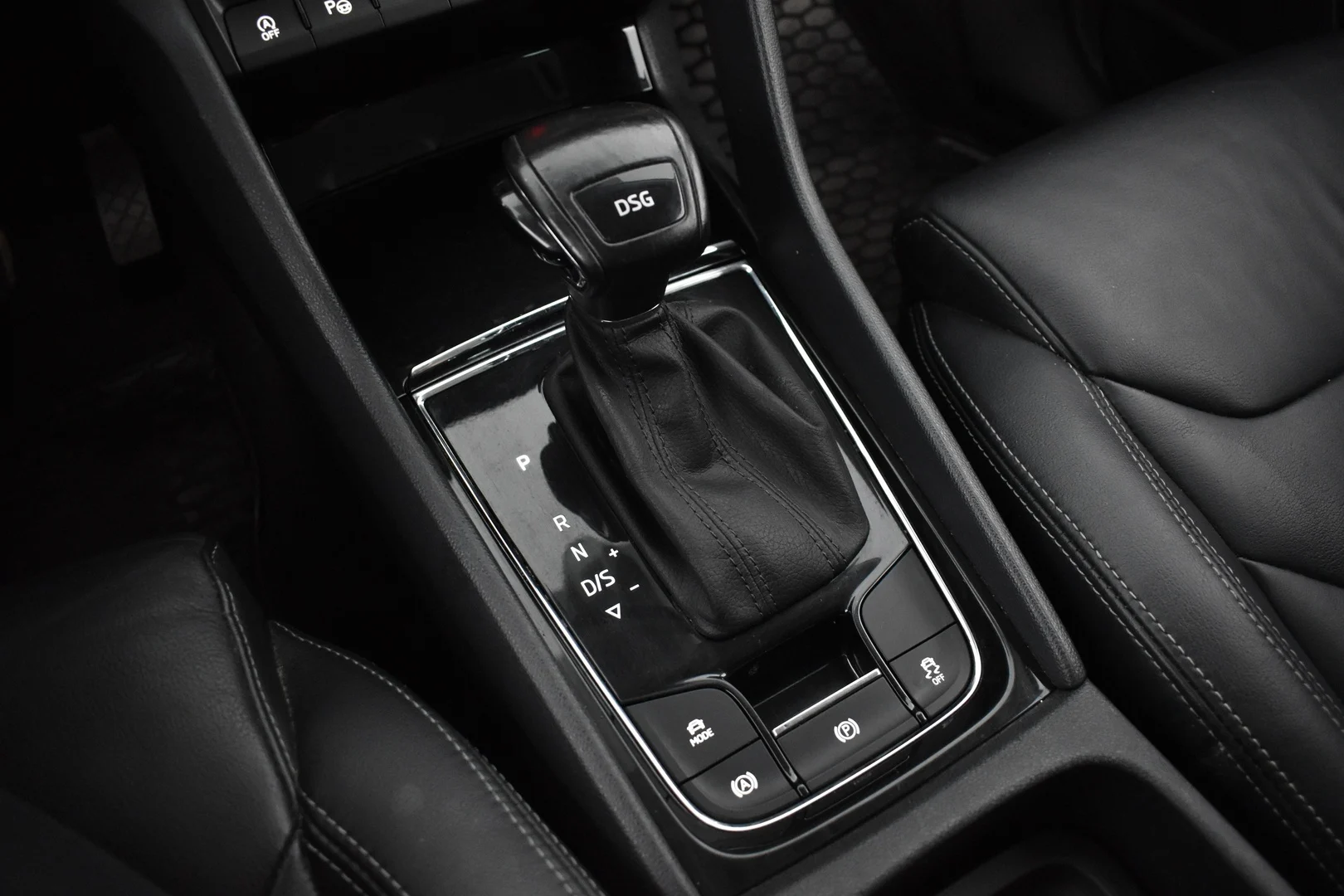 Car Image - 5vdDNiD7lCAwju2EPsXHeB