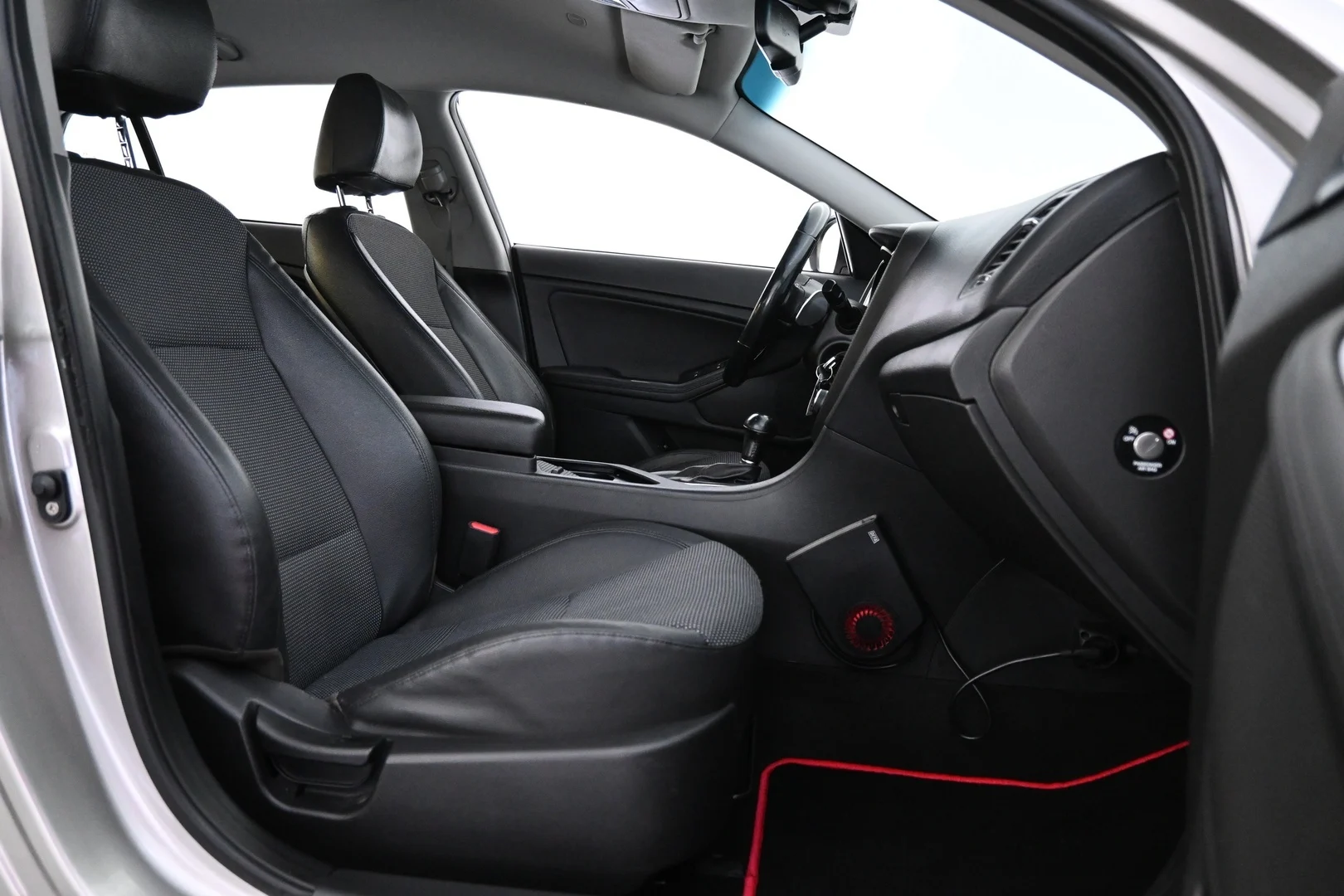 Car Image - 2fq6PSfHSmrKquWSmesHN1