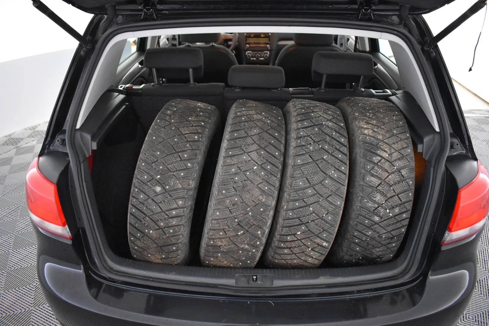 Car Image - 6Z1PQNSOHinvNBGy5Jsa4F