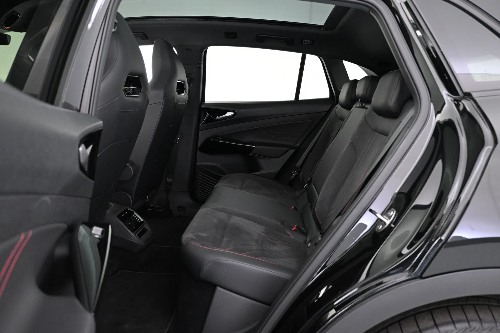 Car Image - 3dxtGtOUuGTIPCRsegGeeA