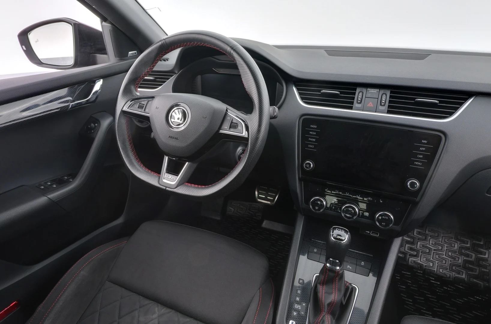 Car Image - 5UVbcaZhArwFn9jHhlNek5