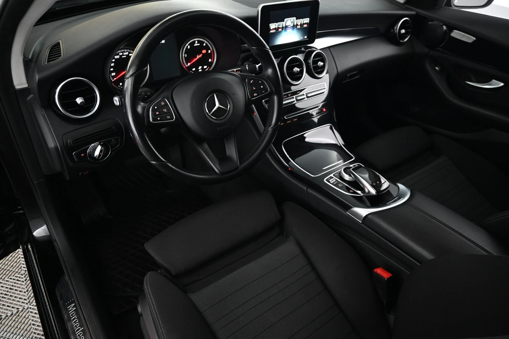 Car Image - 2RDZe9CWTRNtHMzQ1YHiVU