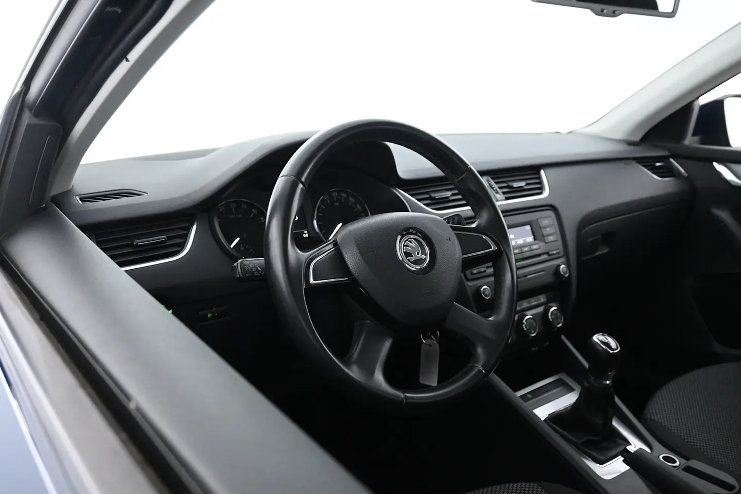 Car Image - 5ArKUb0eBEtdTCjbCAXT1l