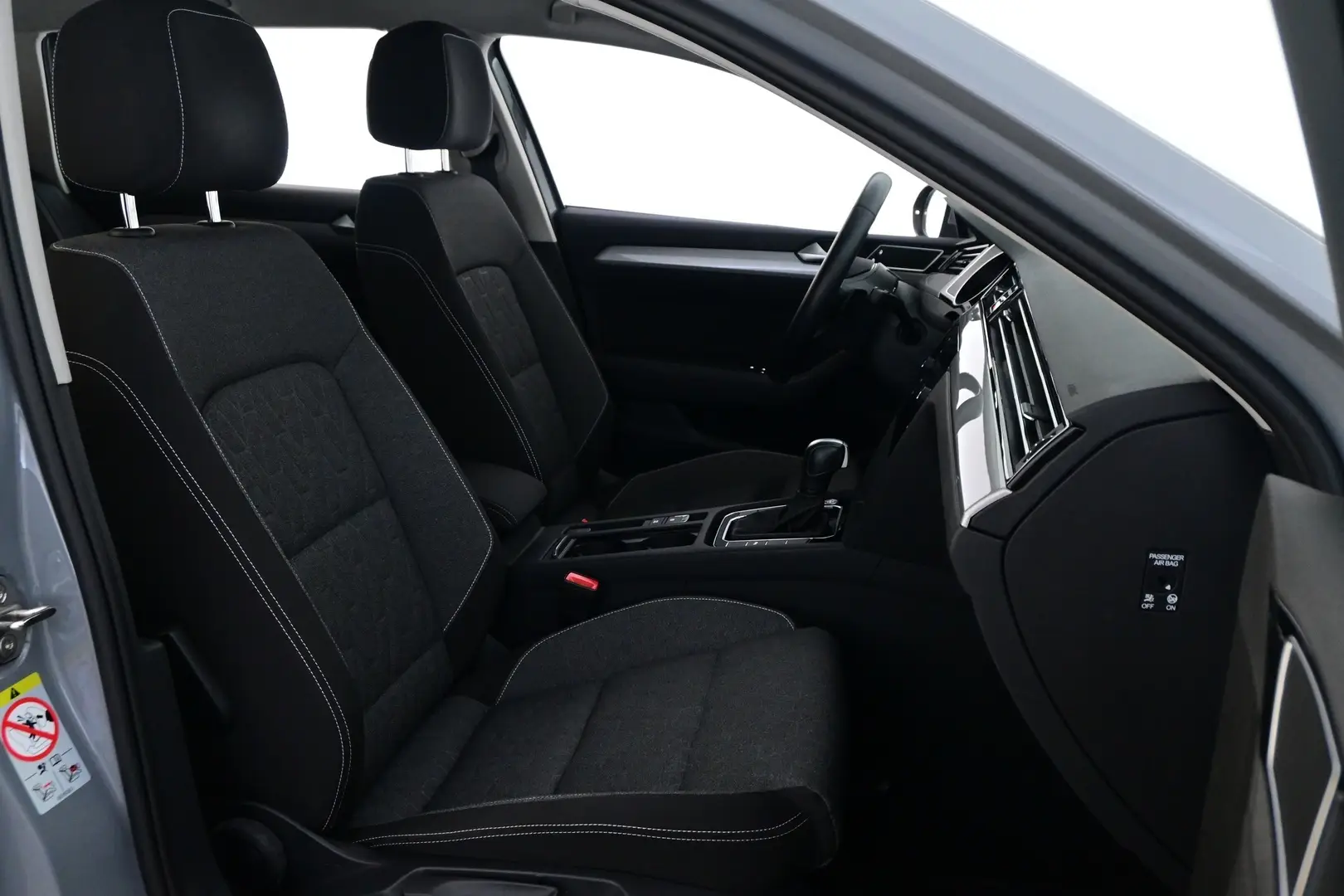 Car Image - NE2QGmWpa3dbhnJ52Z9YL