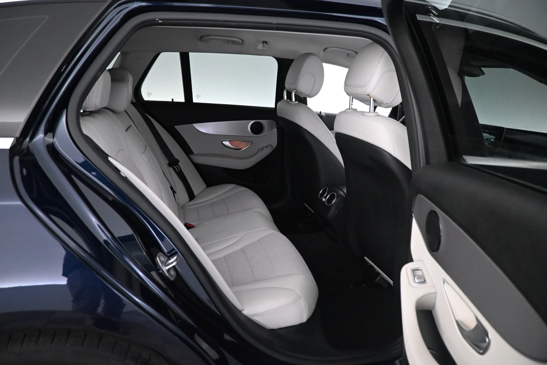 Car Image - 7ADpwcjprPatEzwIQ3DmU2