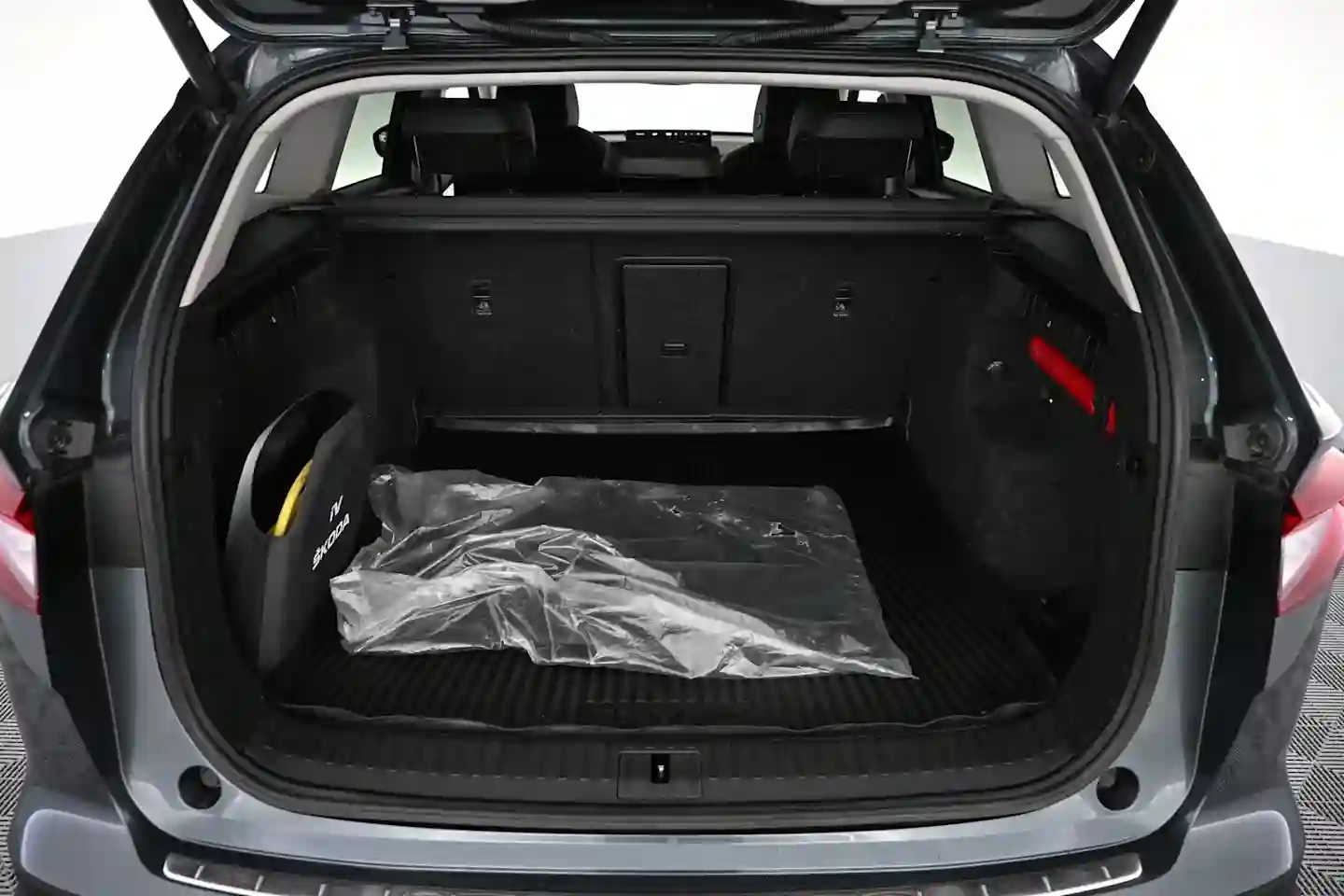 Car Image - 1PSX3bi7CgrENQ50aSfcQr