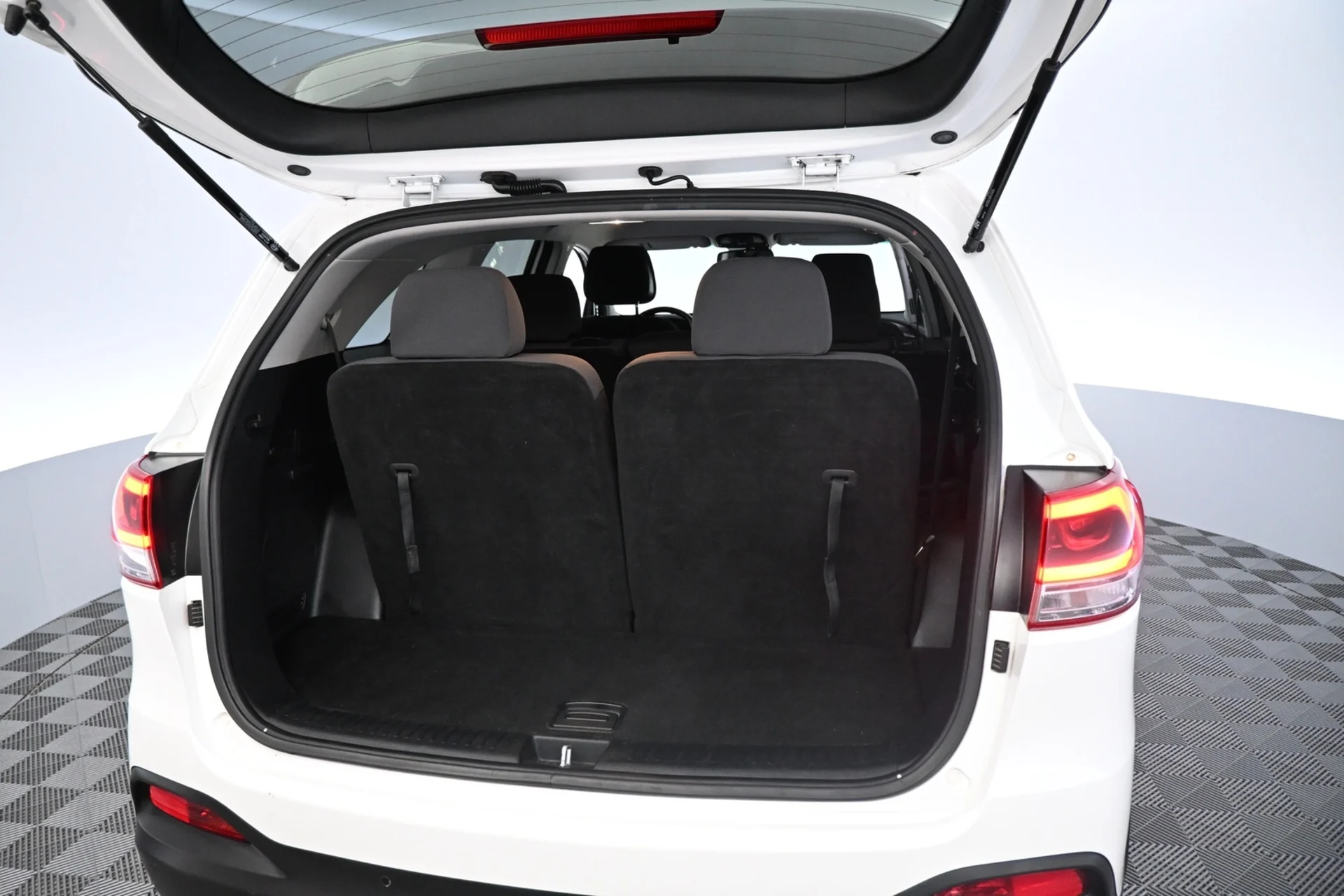 Car Image - 3KkaZBZzUOE5TNKBiYcR2u