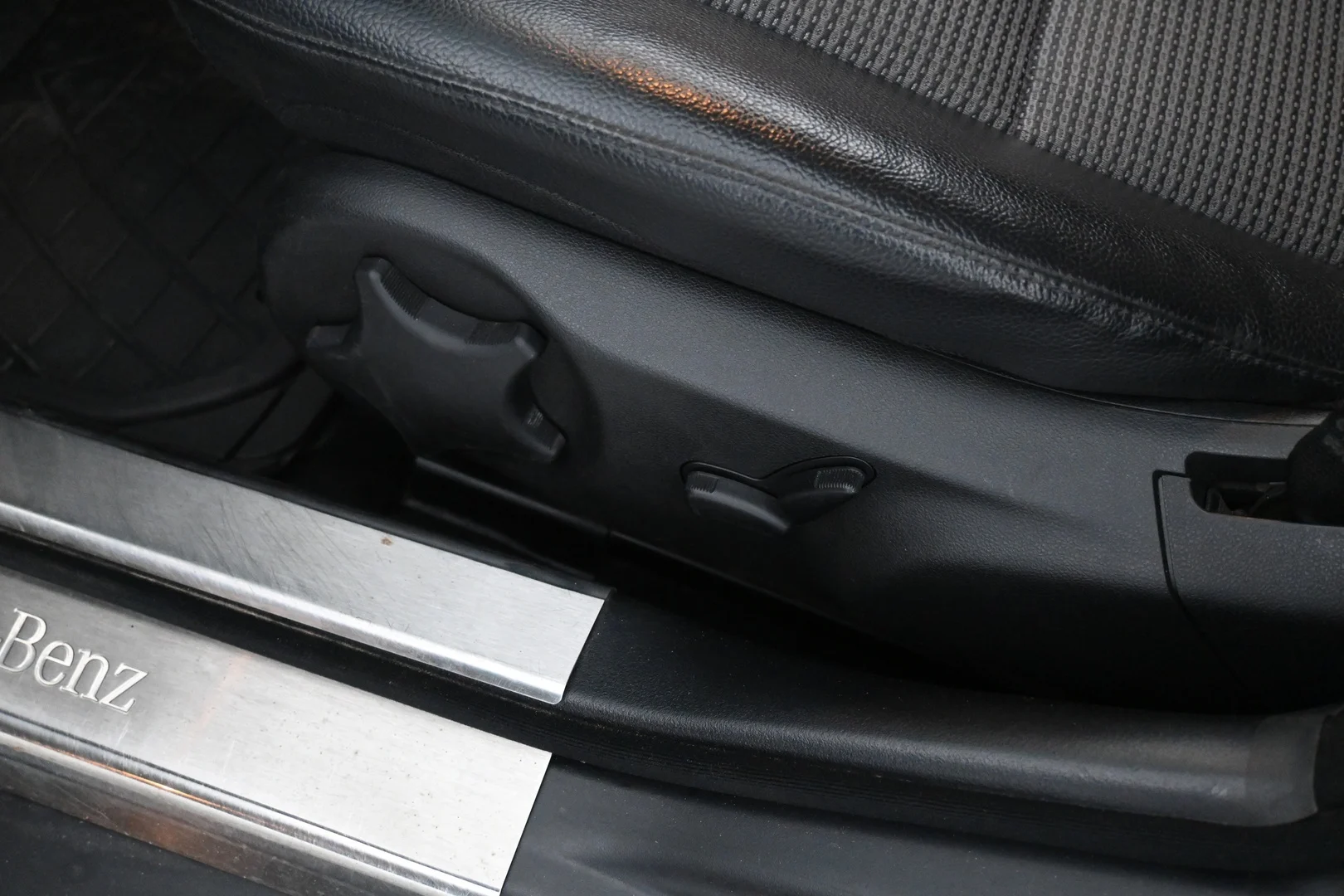 Car Image - 6t9wU8VhHvX8XAzQ8oSyHj