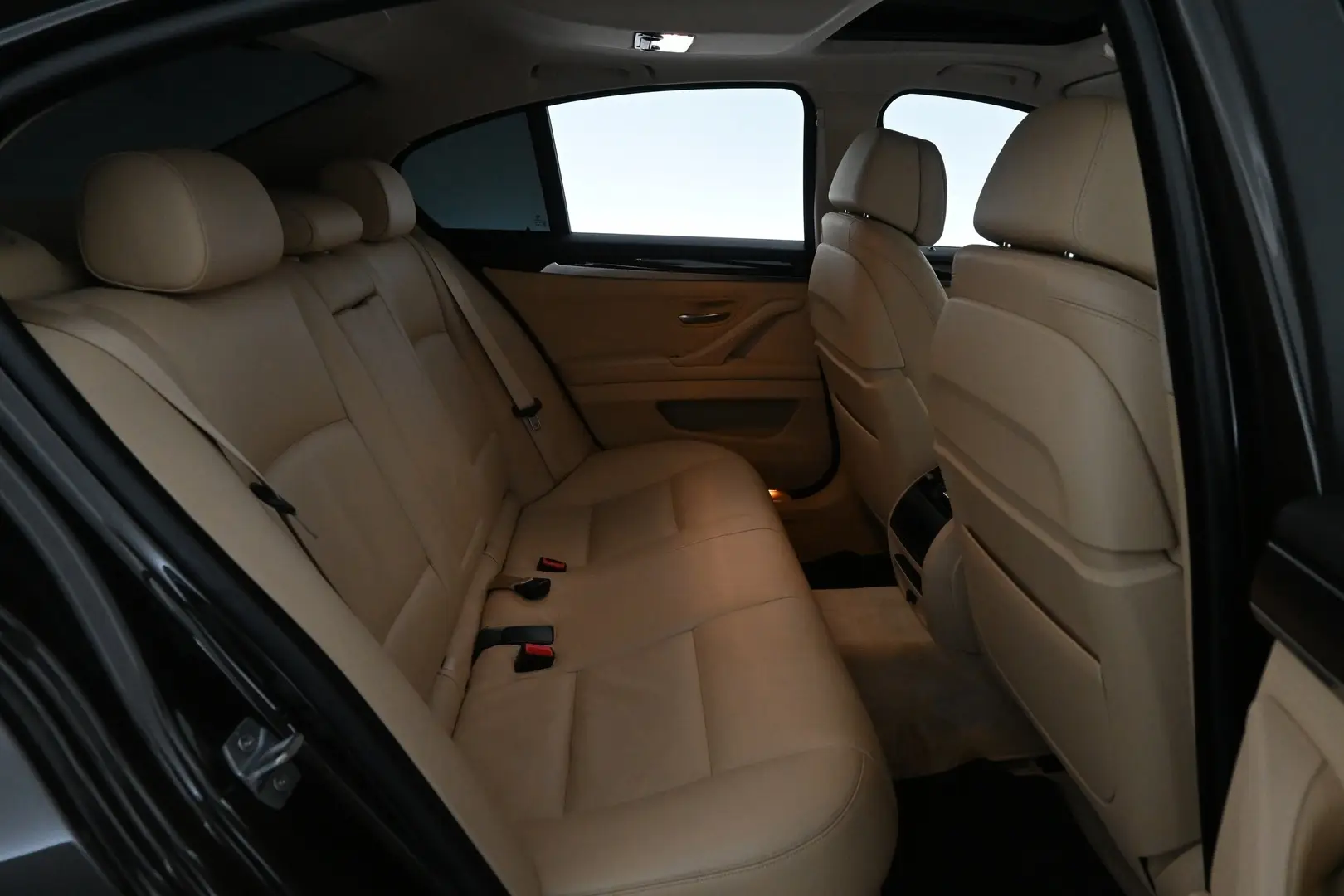 Car Image - 2QlVBRasV1XKM1xrVUv5nd