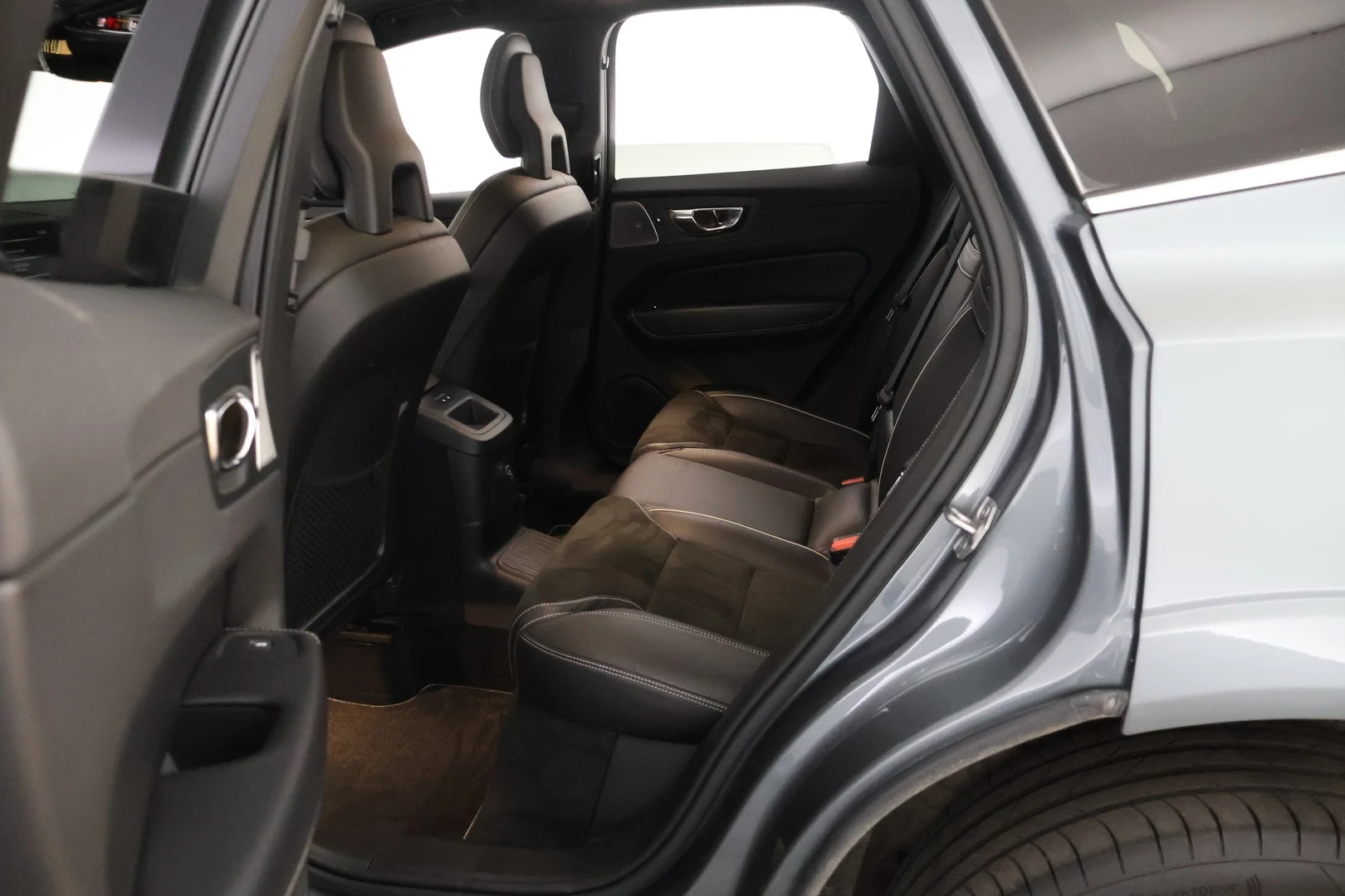 Car Image - 2Q0RwSpIQLyHEczMaPXGFP
