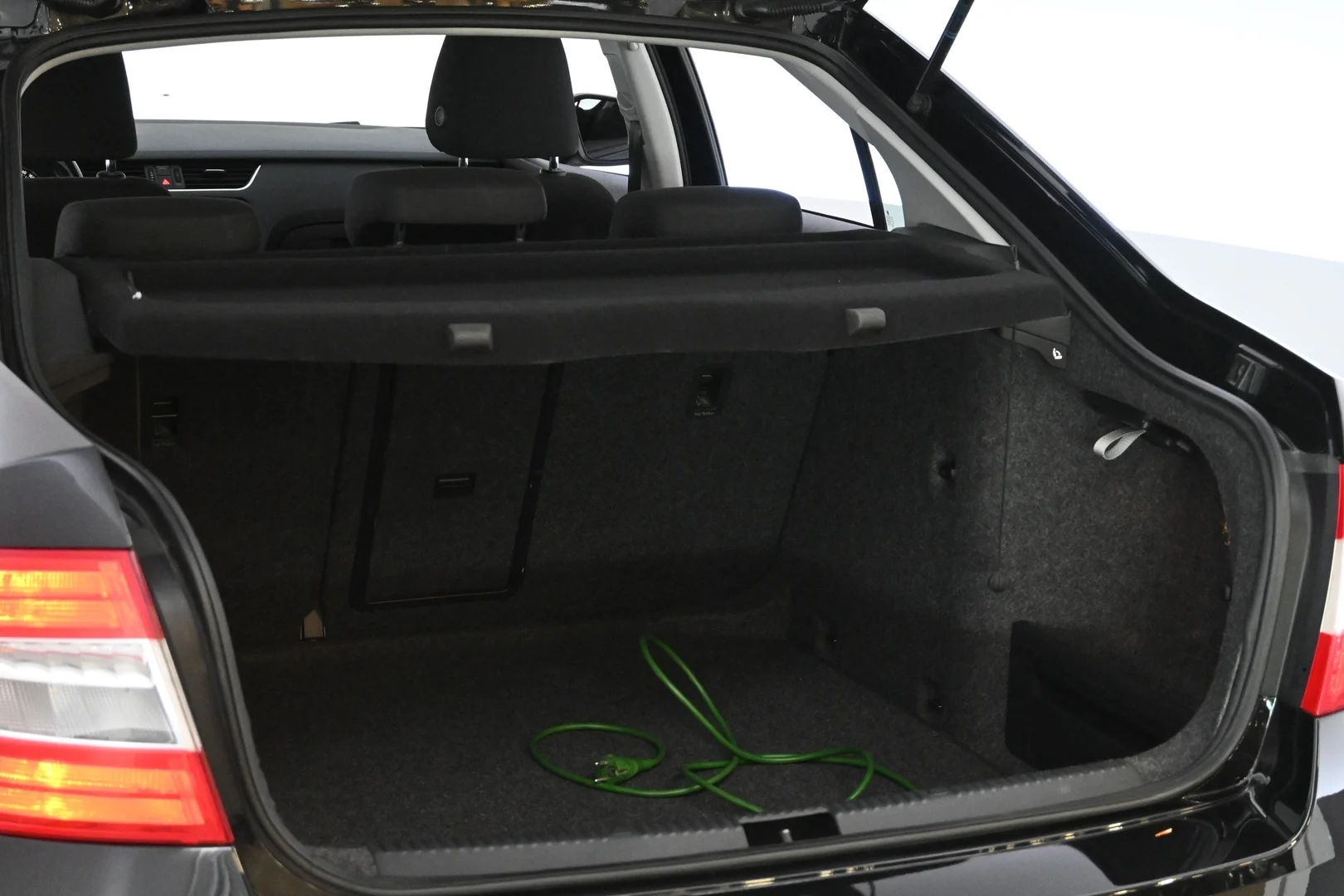 Car Image - 7lu156UoFOV6JFxhcXcnL3