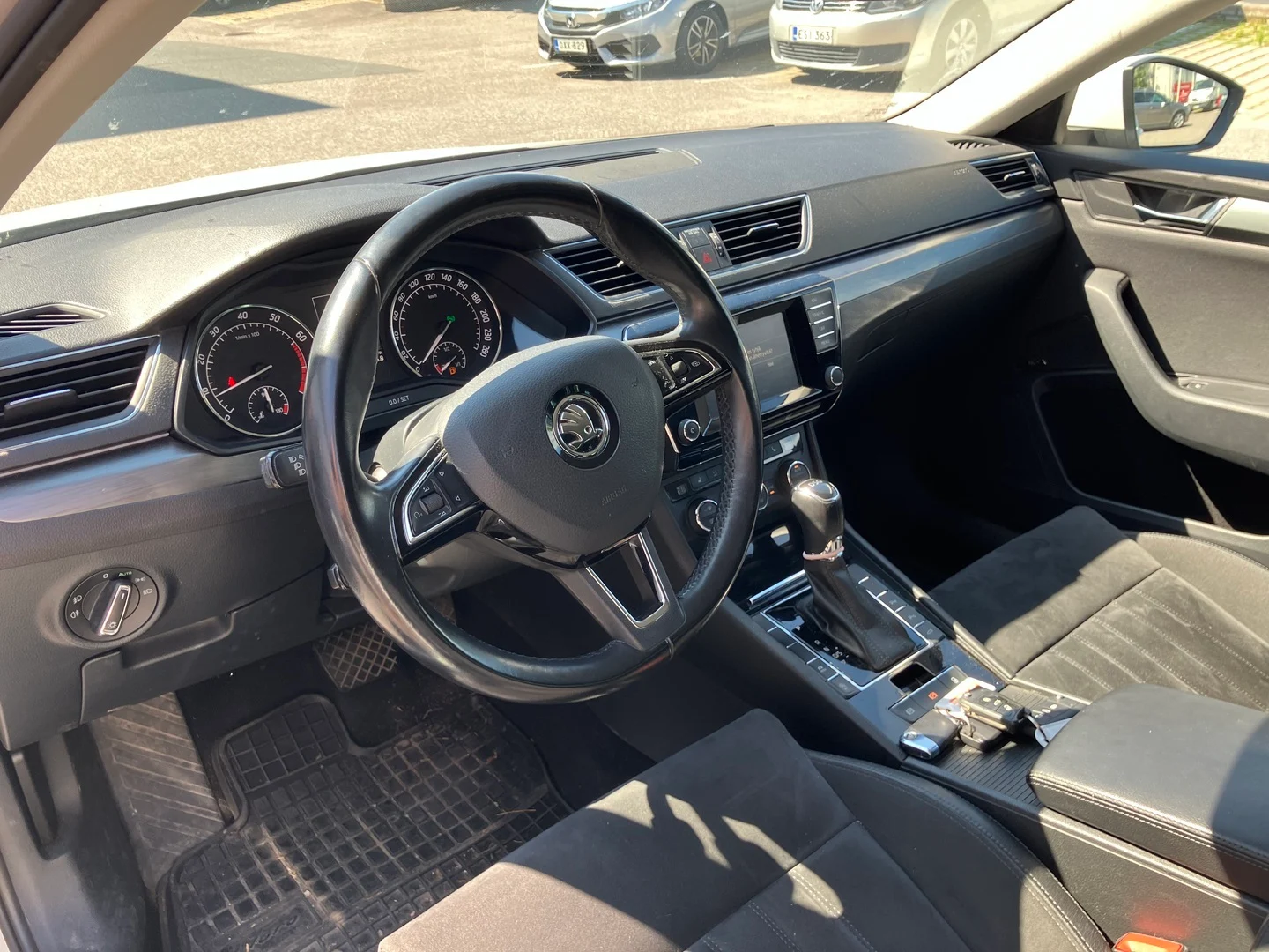 Car Image - qbsMKU5PGeGaHm8mFdwyu