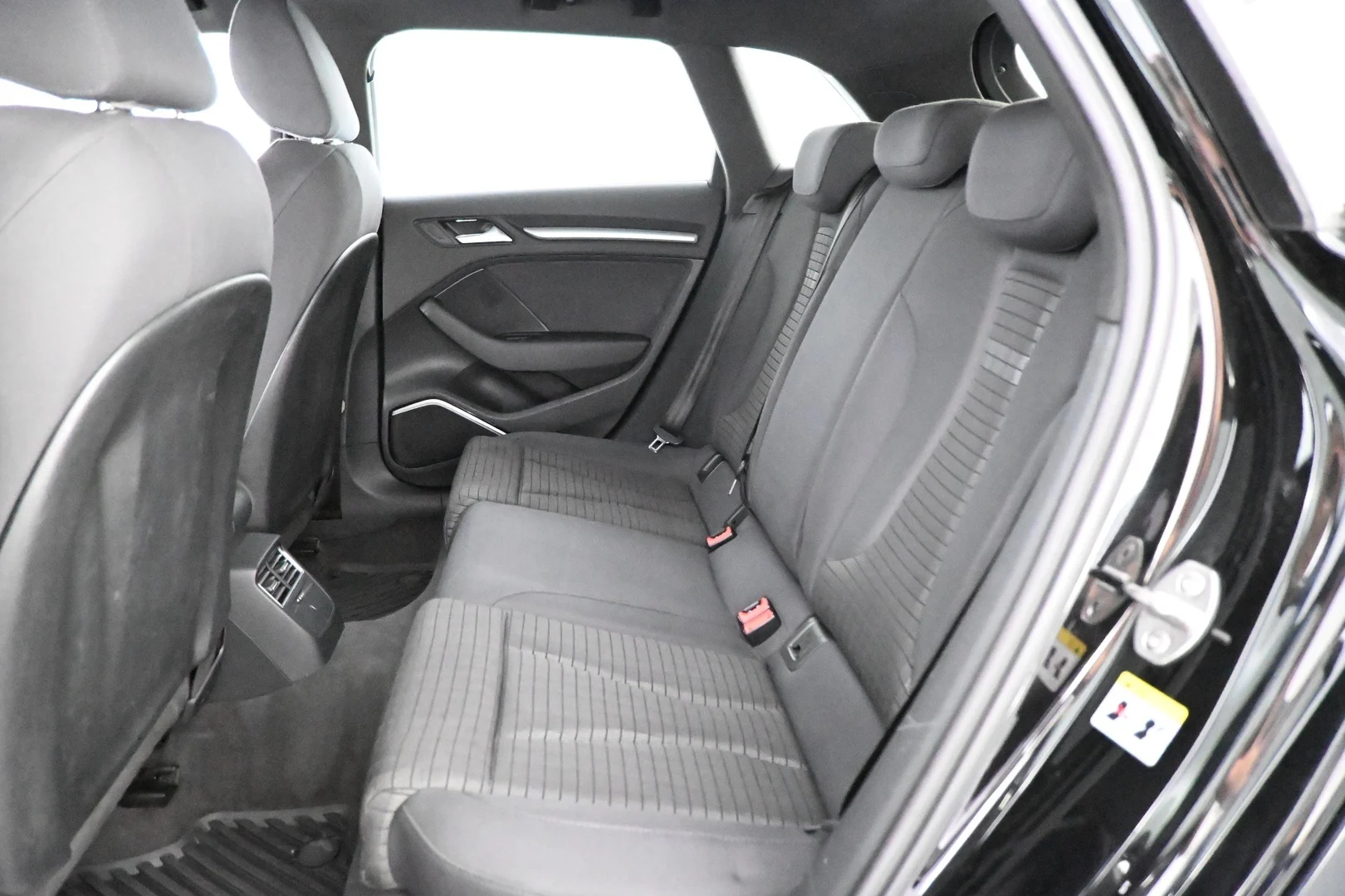 Car Image - 2T1Z4gp8GkD3vFnDovLffi