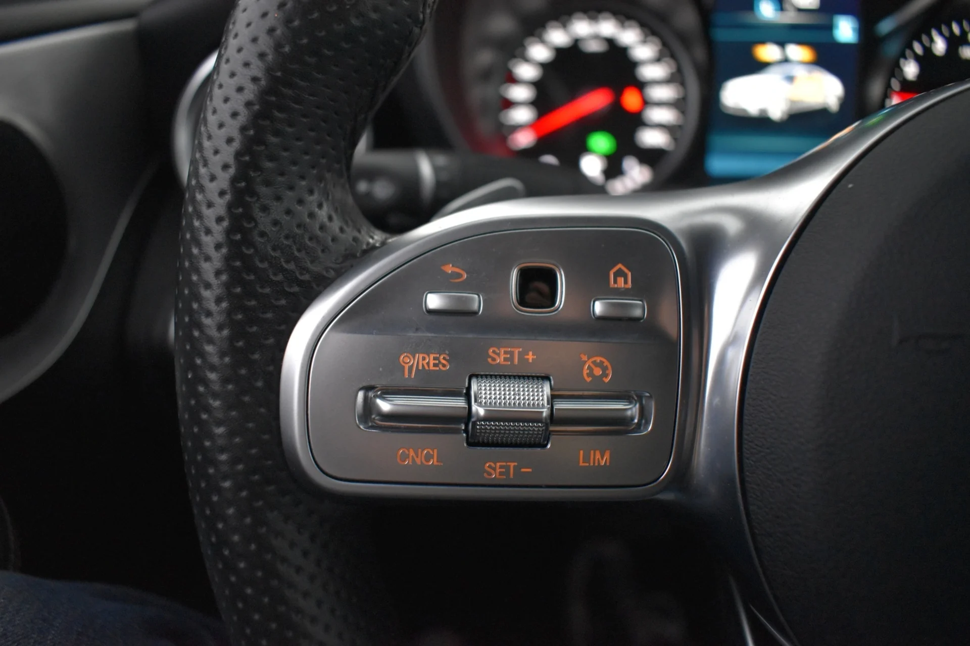 Car Image - 4ndovuNsbG4FBxw7sZ03C0