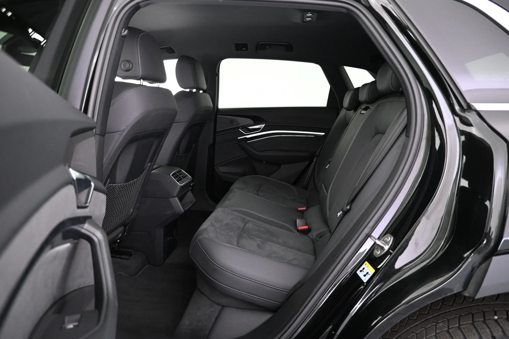 Car Image - 2LU8zTURWrBpoe0tWrrnM1