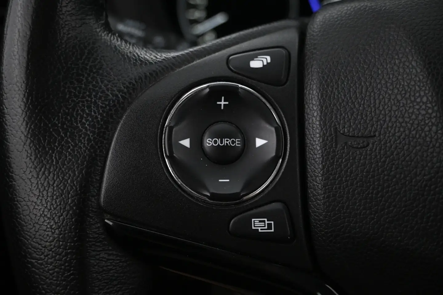 Car Image - 48MO64raa1atqnI1A7fU4F