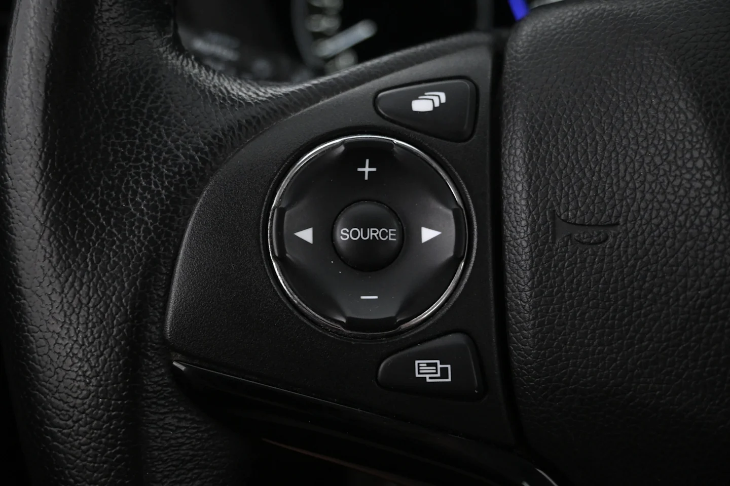 Car Image - 48MO64raa1atqnI1A7fU4F