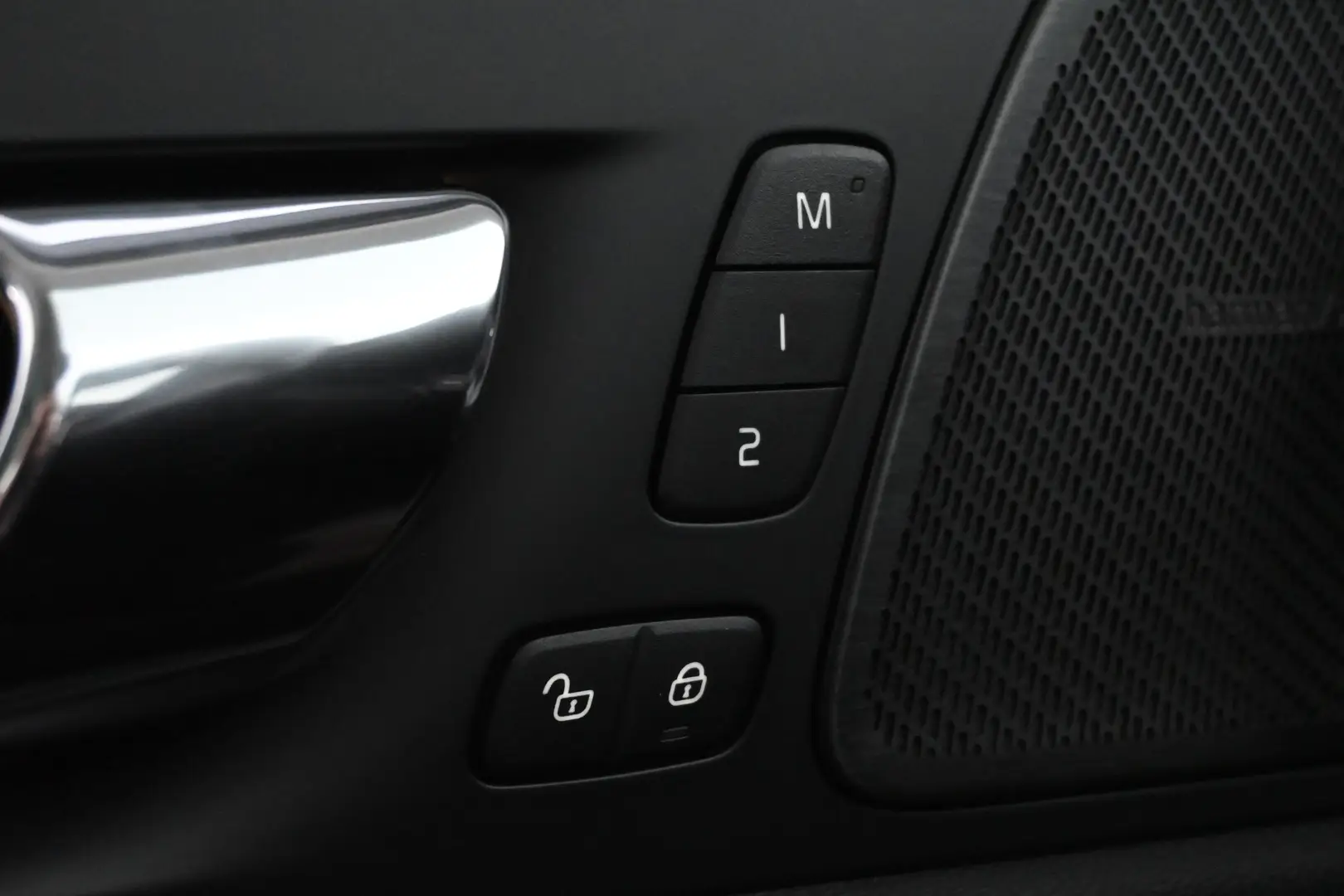 Car Image - 3zHdd65oEoUEbml5llbsC3