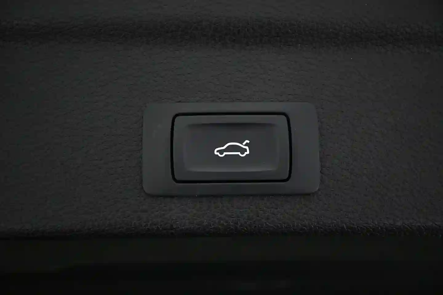 Car Image - NY9aKO604bFDlTcAHuh0f