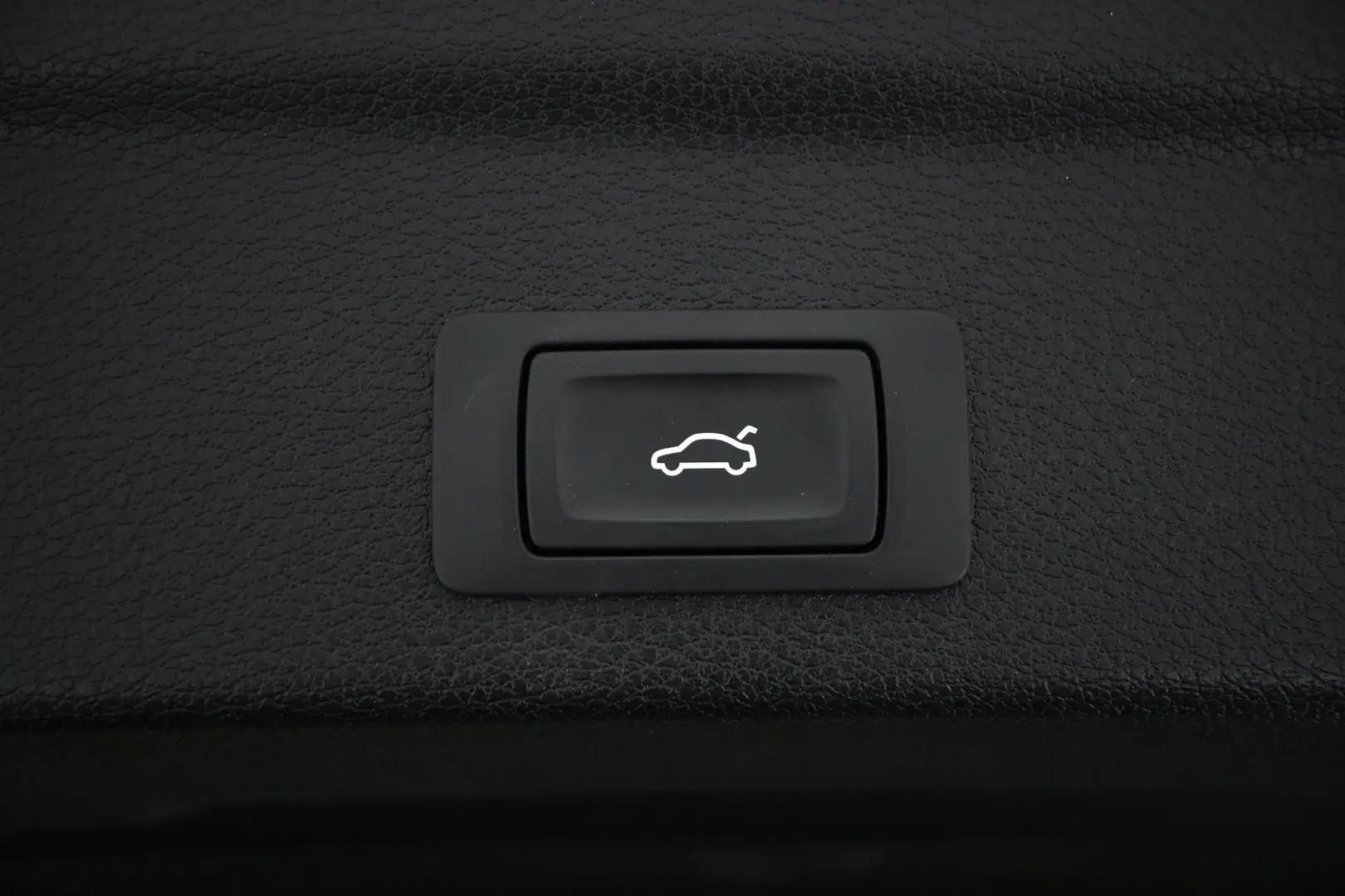 Car Image - NY9aKO604bFDlTcAHuh0f