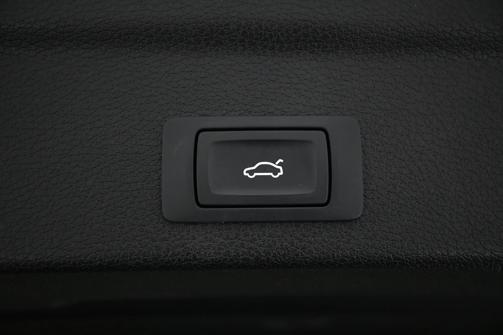 Car Image - NY9aKO604bFDlTcAHuh0f