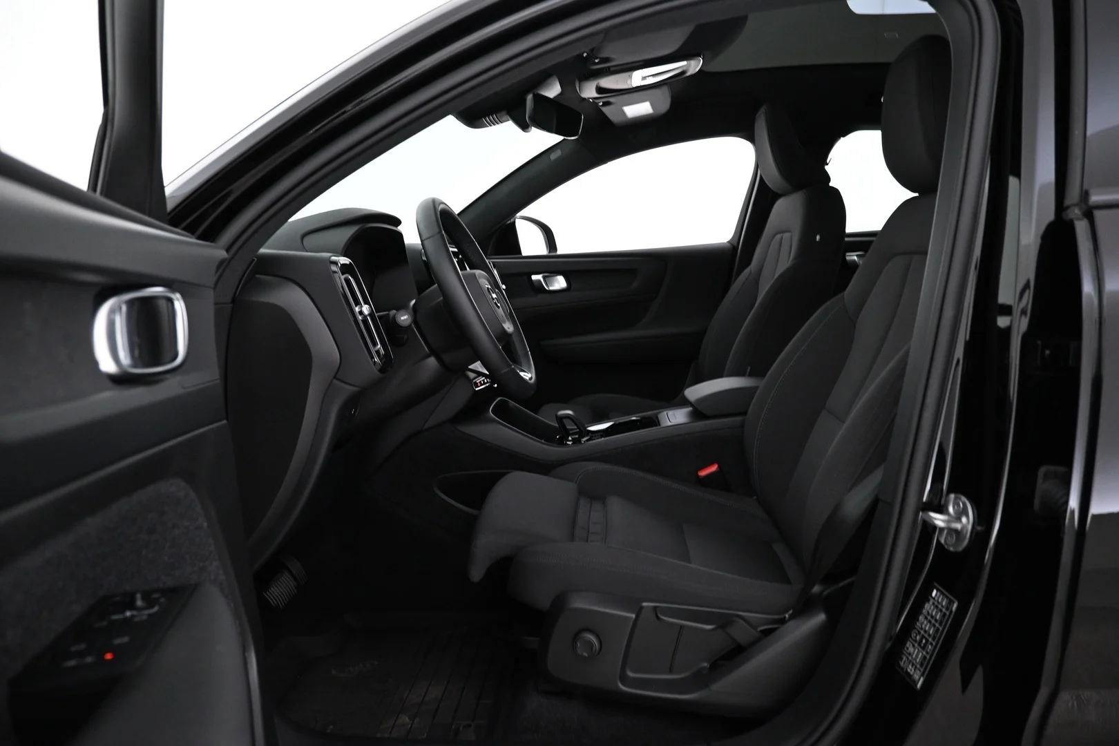 Car Image - 5lQDwdD3on1vknmYcKFmLJ