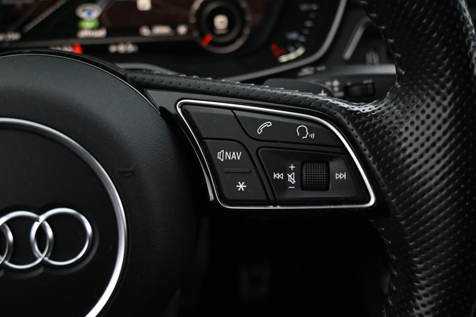 Car Image - GvgKoGZDOpqJlsBxwUZDl