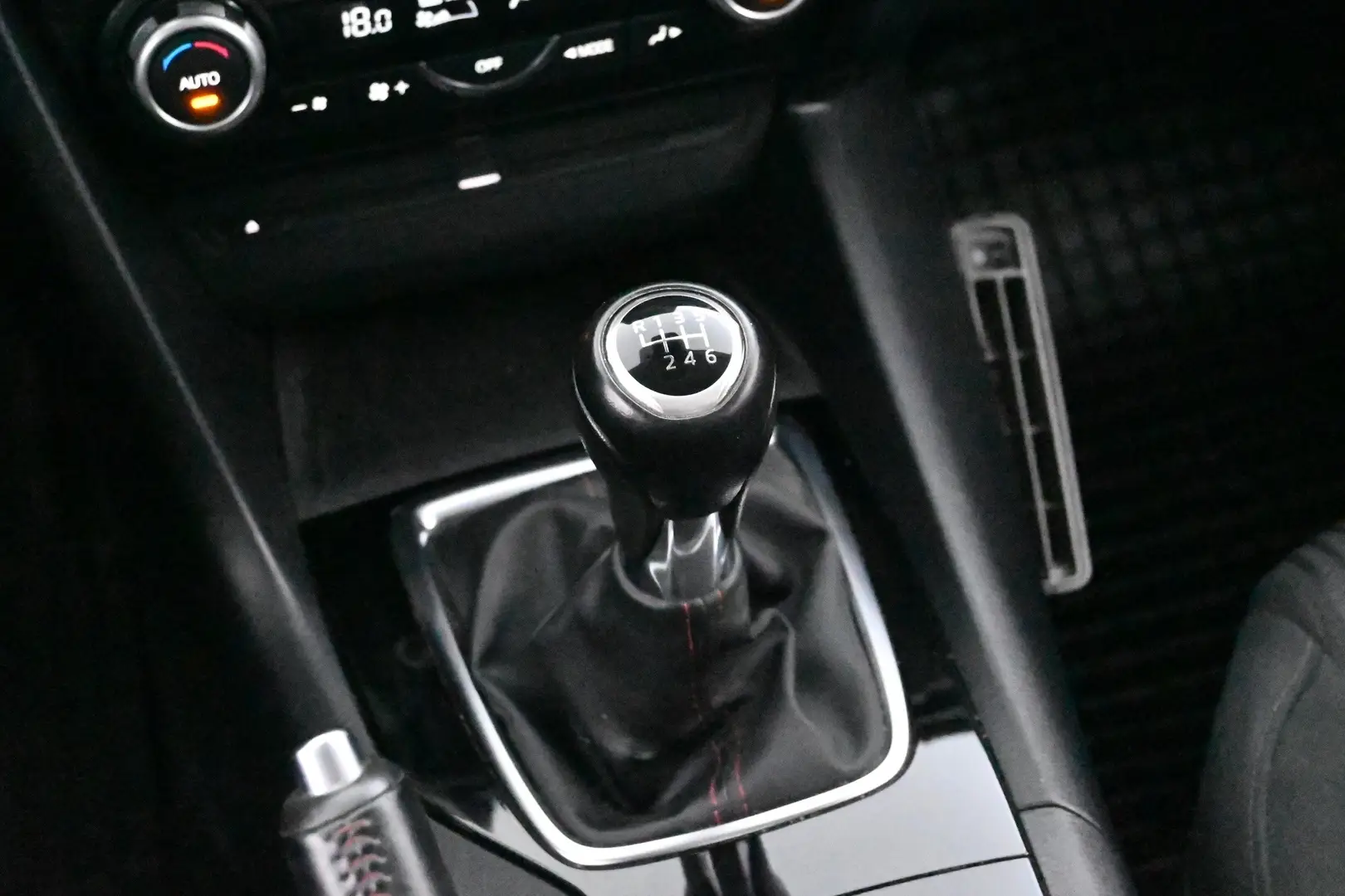 Car Image - 3XpqR2Bt6zTg4O96ONSkvH