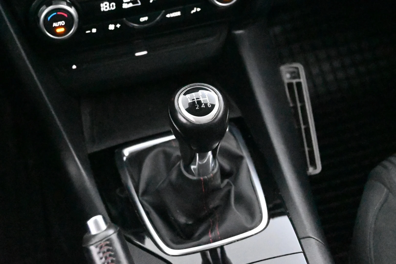 Car Image - 3XpqR2Bt6zTg4O96ONSkvH