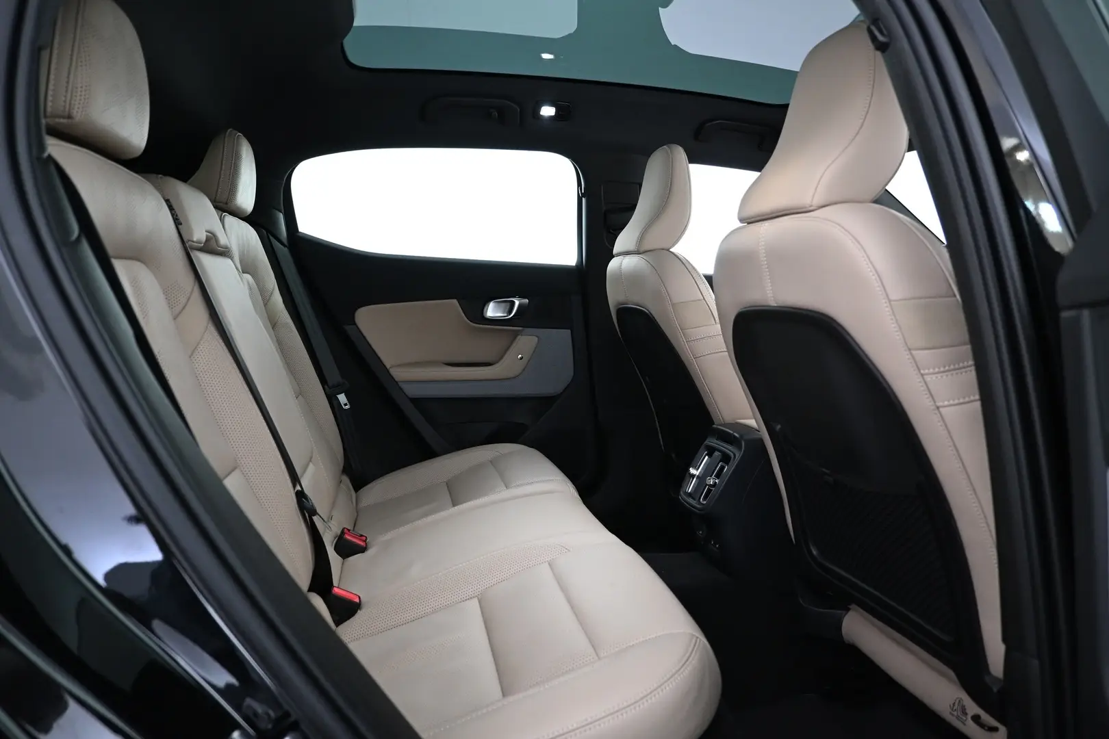 Car Image - 2seTFDgkgAfyJizYwFW8PW