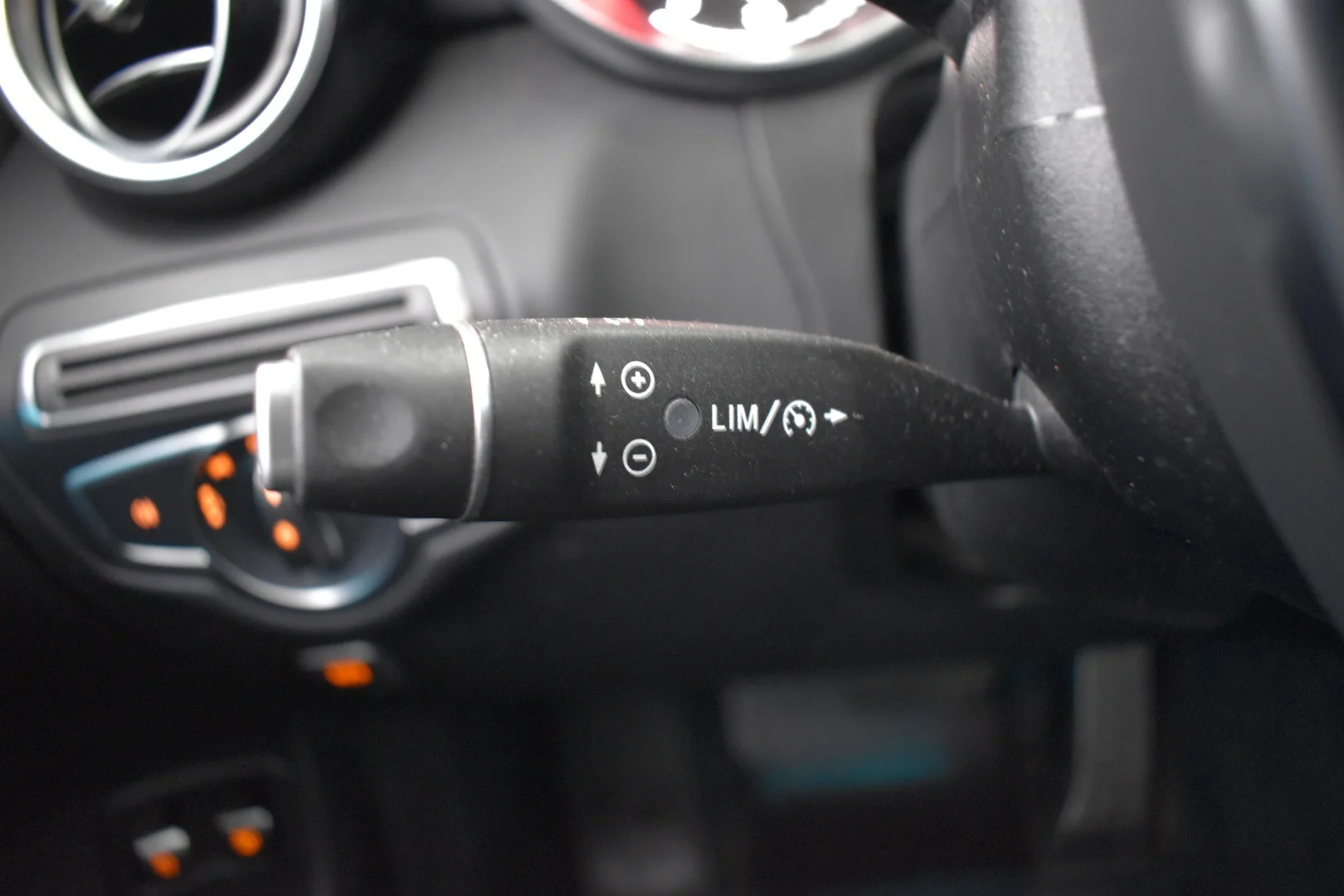 Car Image - 4s7ceUmgRVZNQ28F42fOBn