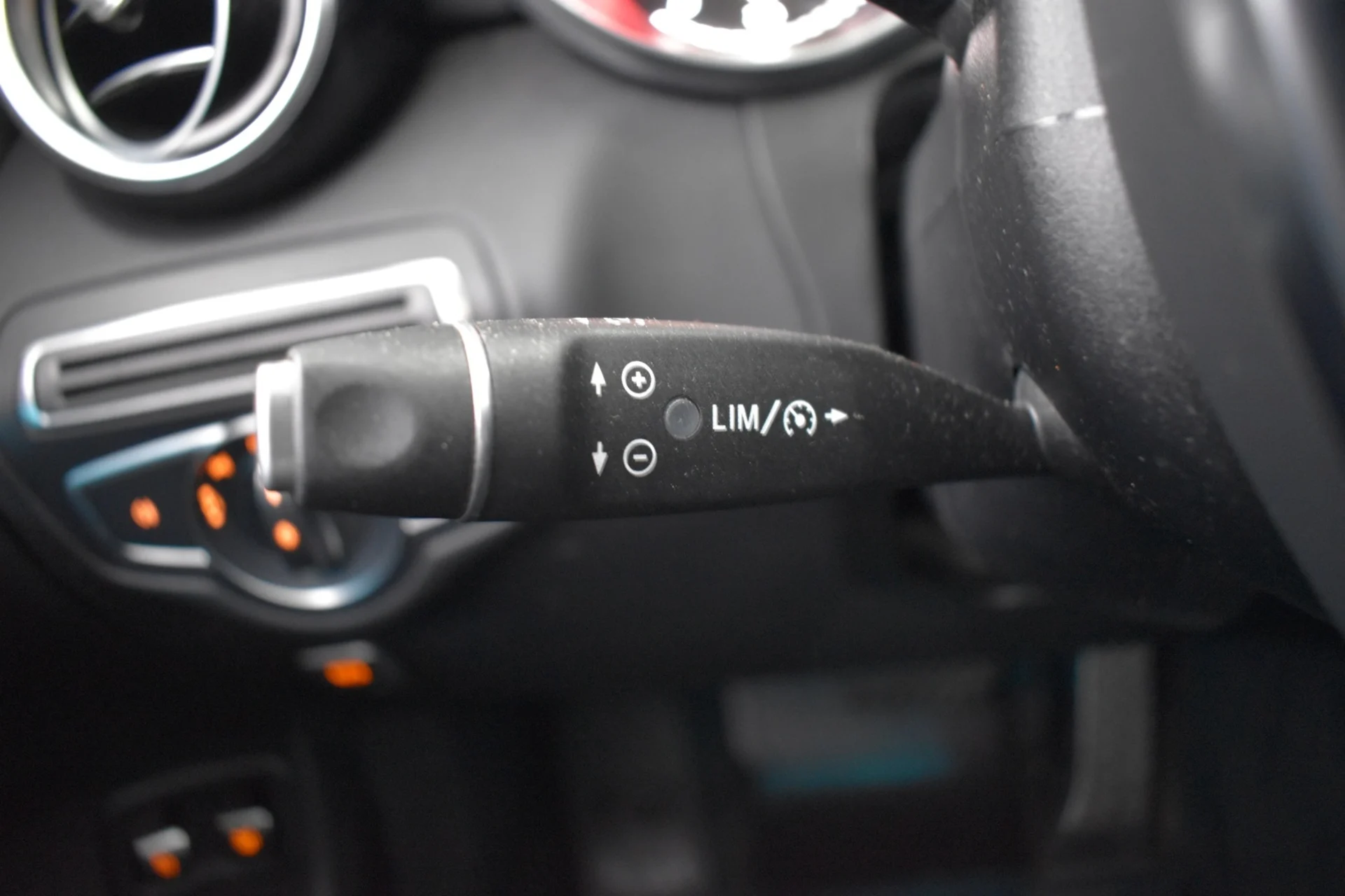 Car Image - 4s7ceUmgRVZNQ28F42fOBn