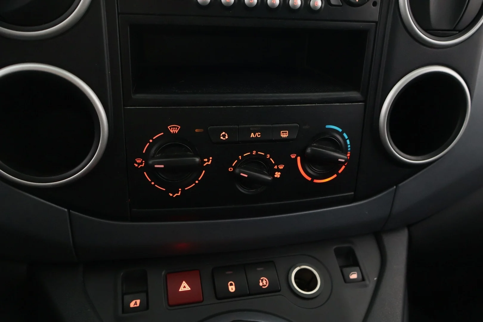 Car Image - 5FeFB9sGkJ6ils7cfDZoVn