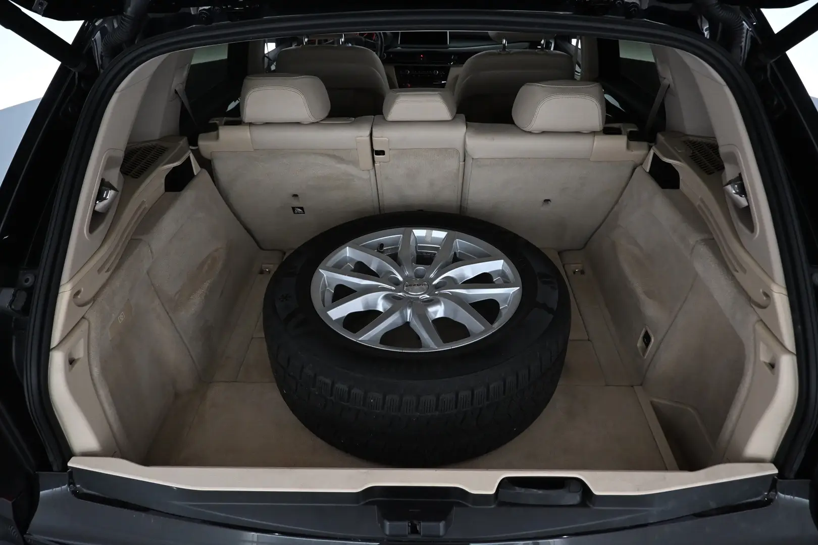 Car Image - 5RQV5KTYkrbj3Ra0HDqlwc