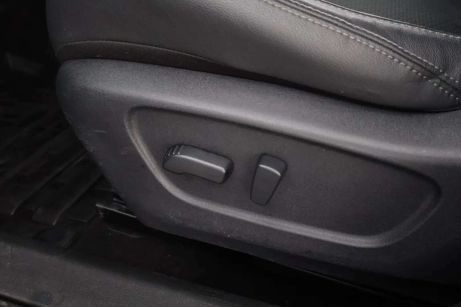 Car Image - 1OksG8heH5z9fONwzmspSi