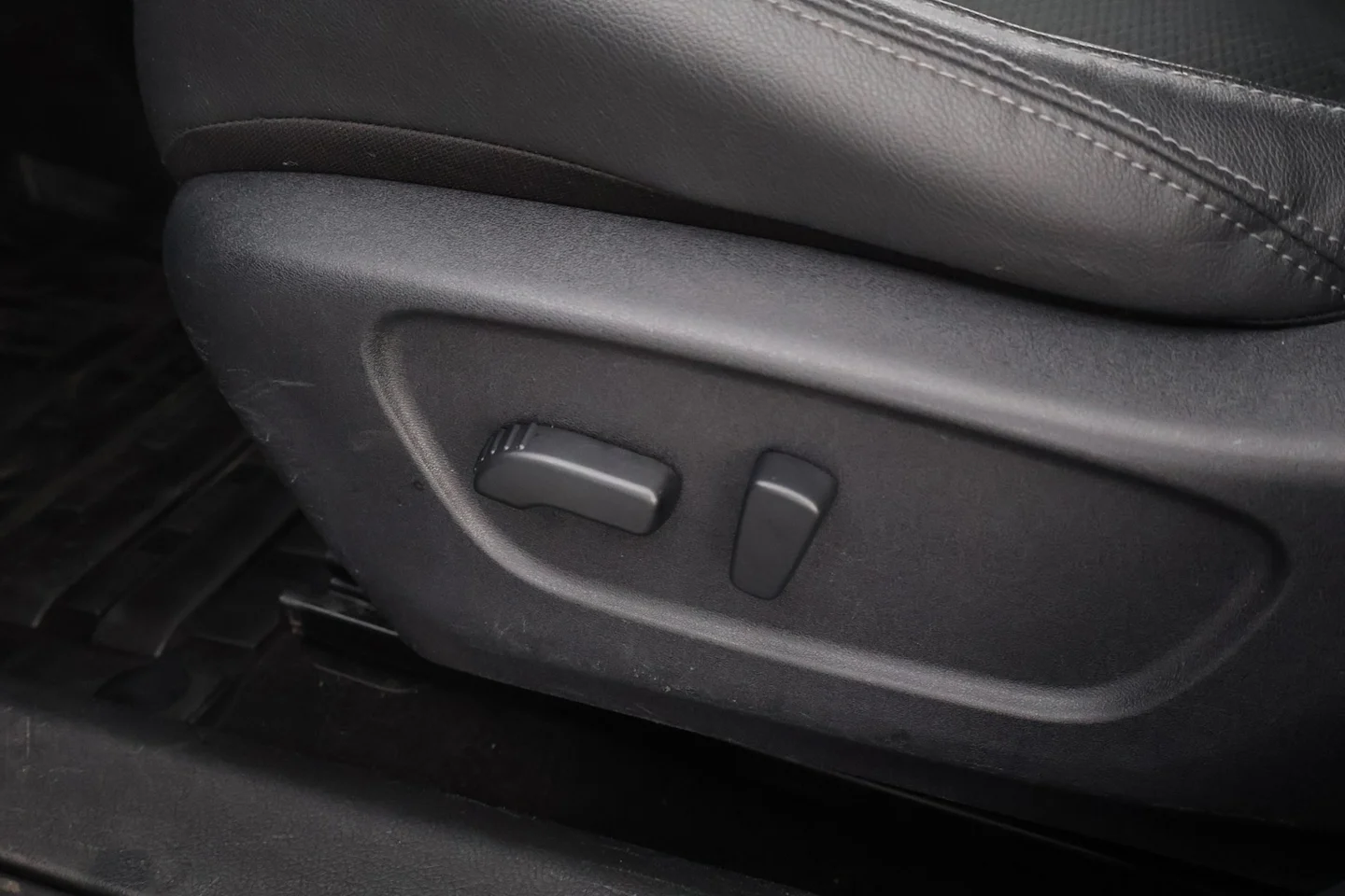 Car Image - 1OksG8heH5z9fONwzmspSi