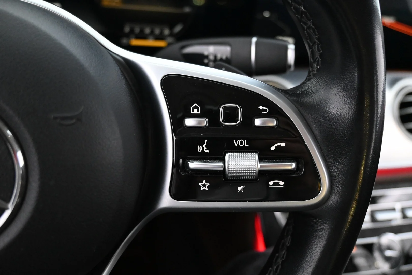 Car Image - T8gH8f9jcli69DSEADXZv