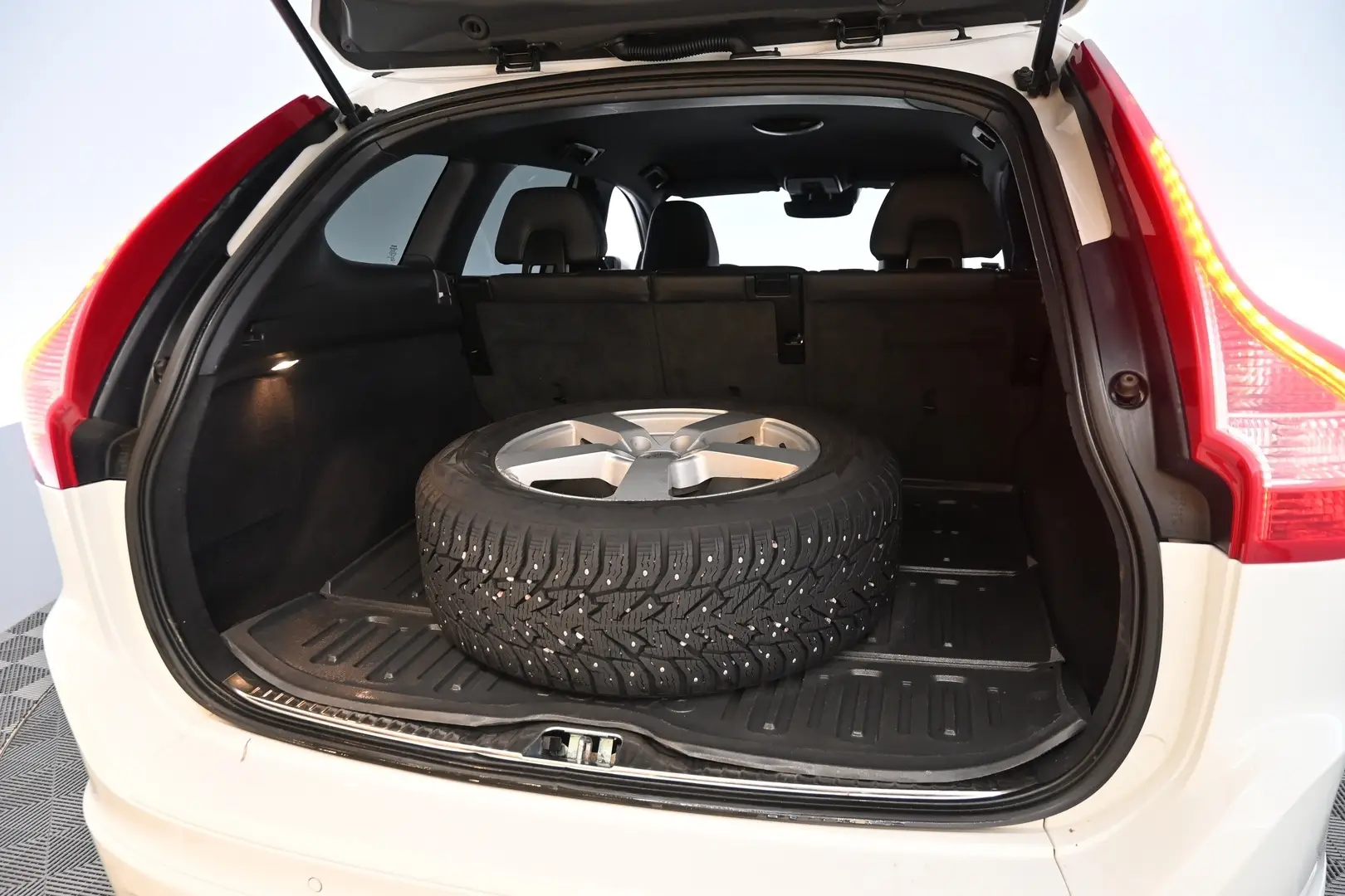Car Image - 45fTbKPT6vs7YL6sogLMlN