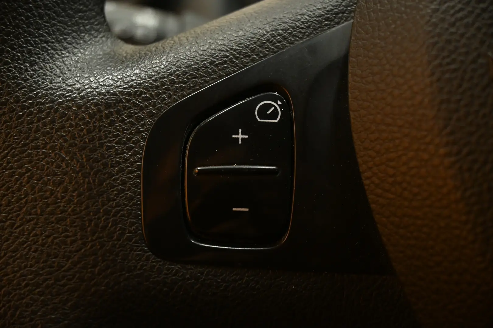 Car Image - 4sau6ONTwPAa8WSBnnijQ8