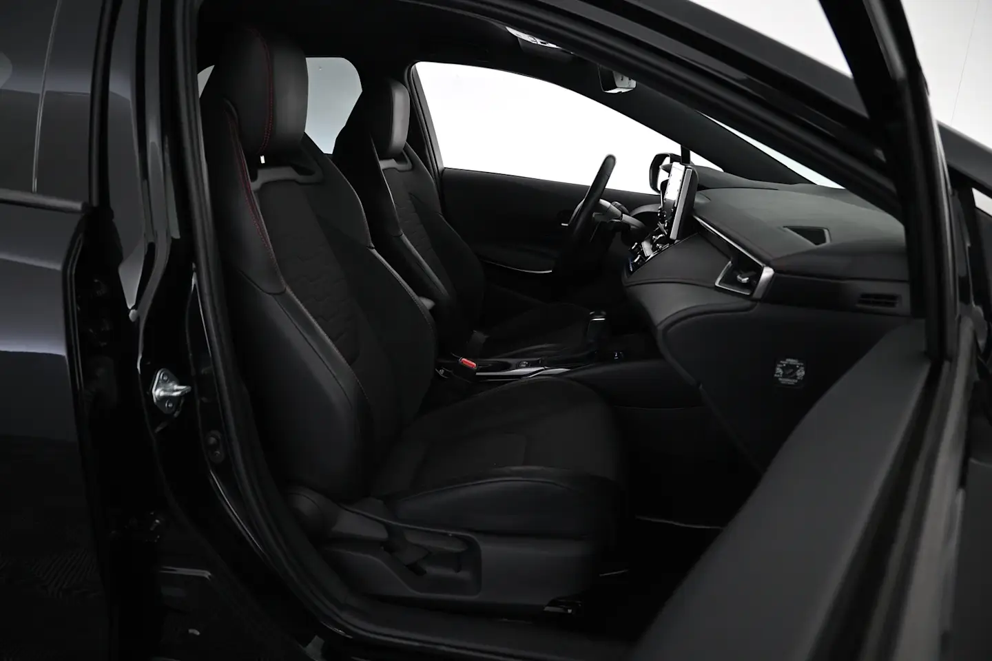 Car Image - 1Vr30HtVO6SFn3jMo4Mguj