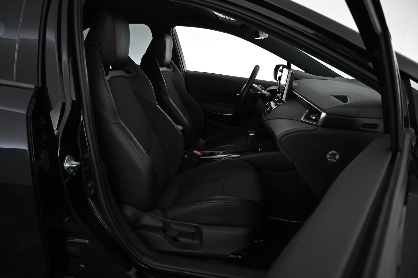 Car Image - 1Vr30HtVO6SFn3jMo4Mguj